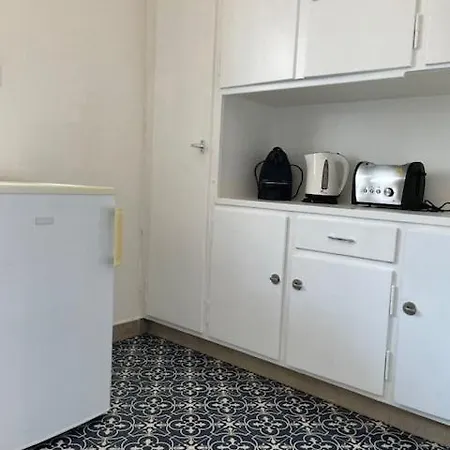 Near Lakeside - Cross 9 Apartment *